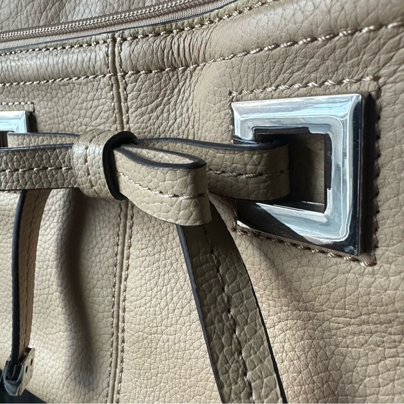 Tignanello Tan Genuine Leather Organizer Purse w/ Bow Accent. - Picture 4 of 7